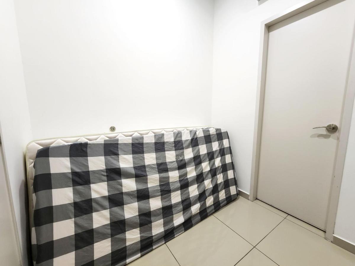 Lavender Suite # Shah Alam I-City Block B Homestay # 2R1B #Free Wifi & Parking Exterior photo